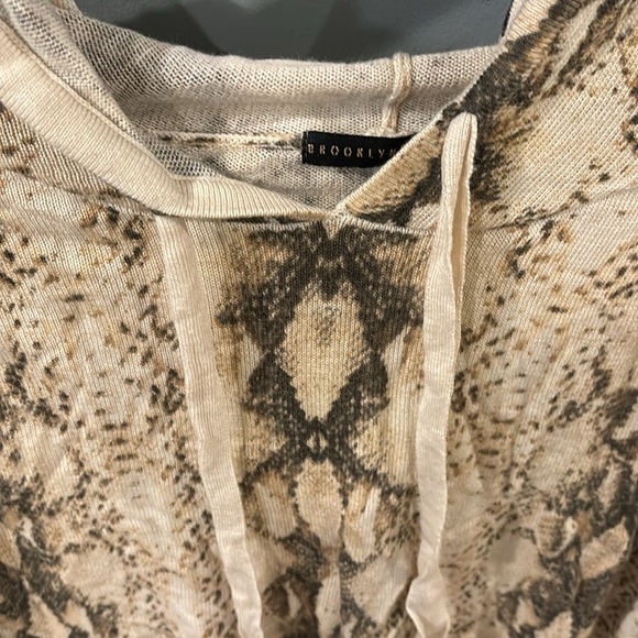 Brooklyn karma olivaceous snakeskin brown crop sweater with hood, size m - Picture 2 of 5